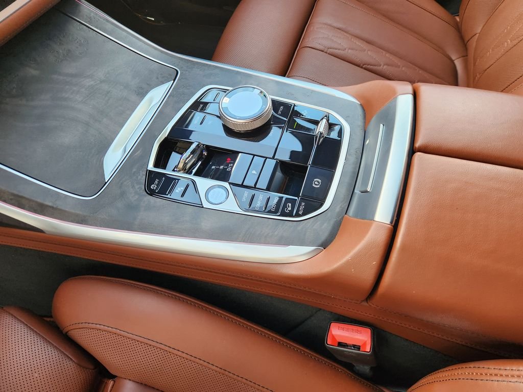 Used 2023 White Metallic BMW xDrive40i image 19