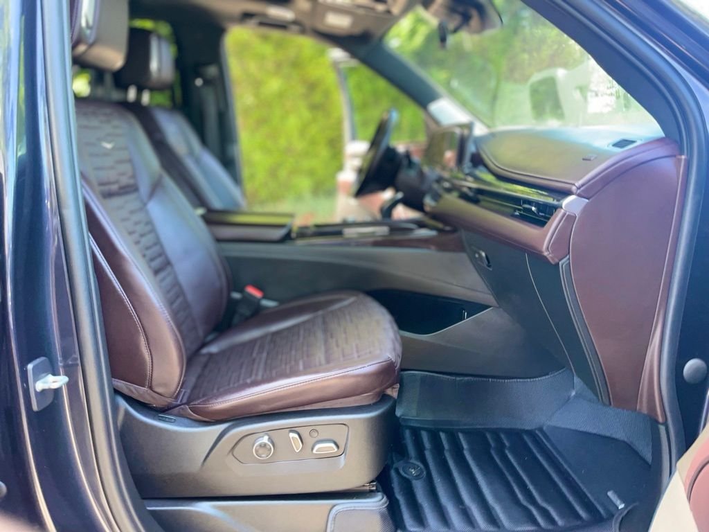 Used 2022 Black Cadillac Sport Platinum image 25