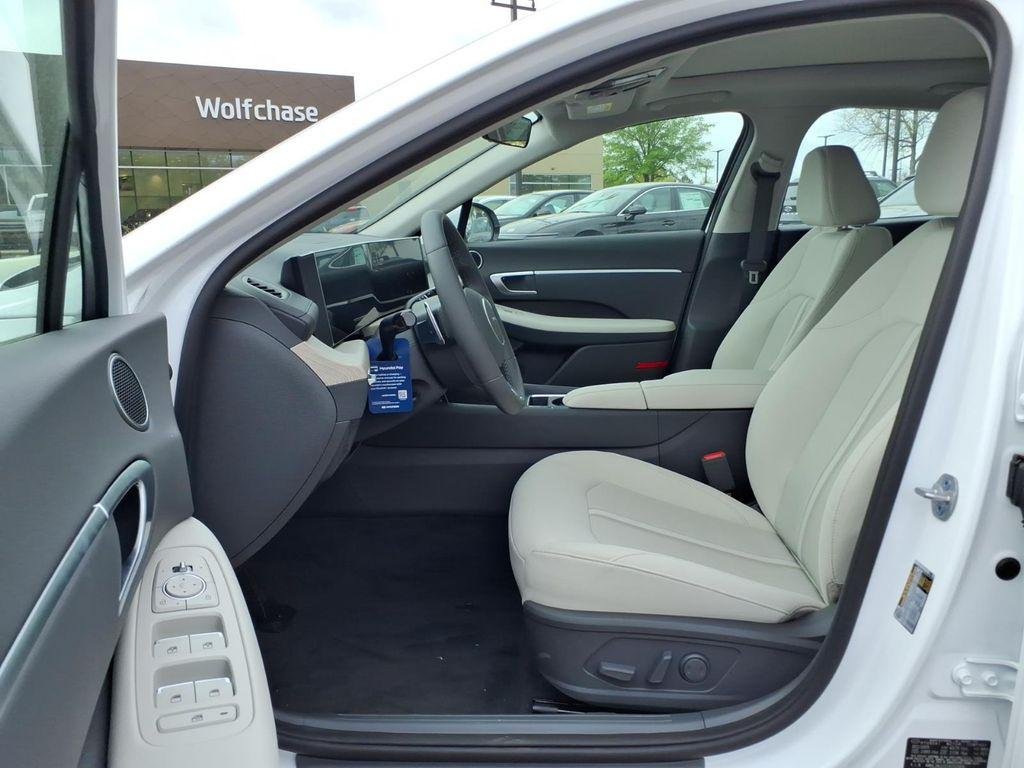 New 2026 White Hyundai SEL image 15