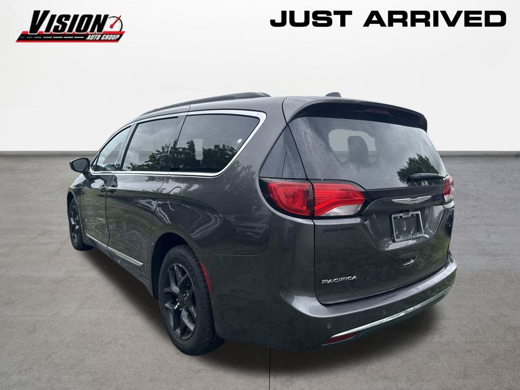 Used 2017 Gray Chrysler Touring L image 3