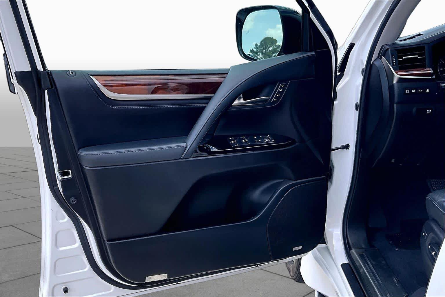 Used 2017 Starfire Pearl Lexus  image 20