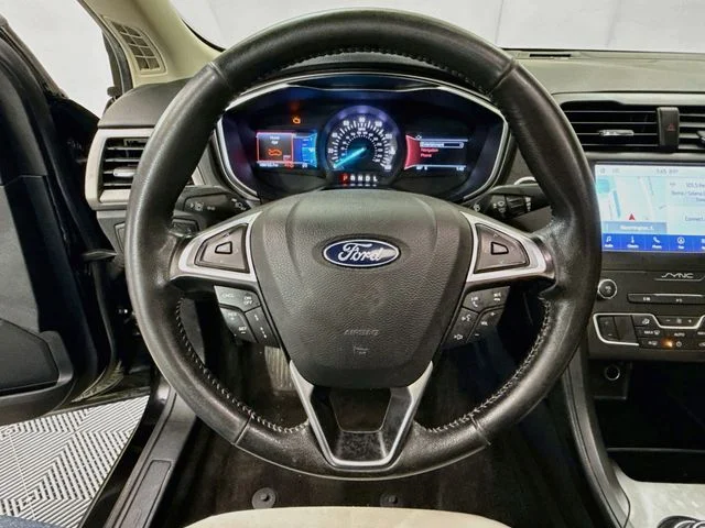Certified Used 2020 Black Metallic Ford SE image 11