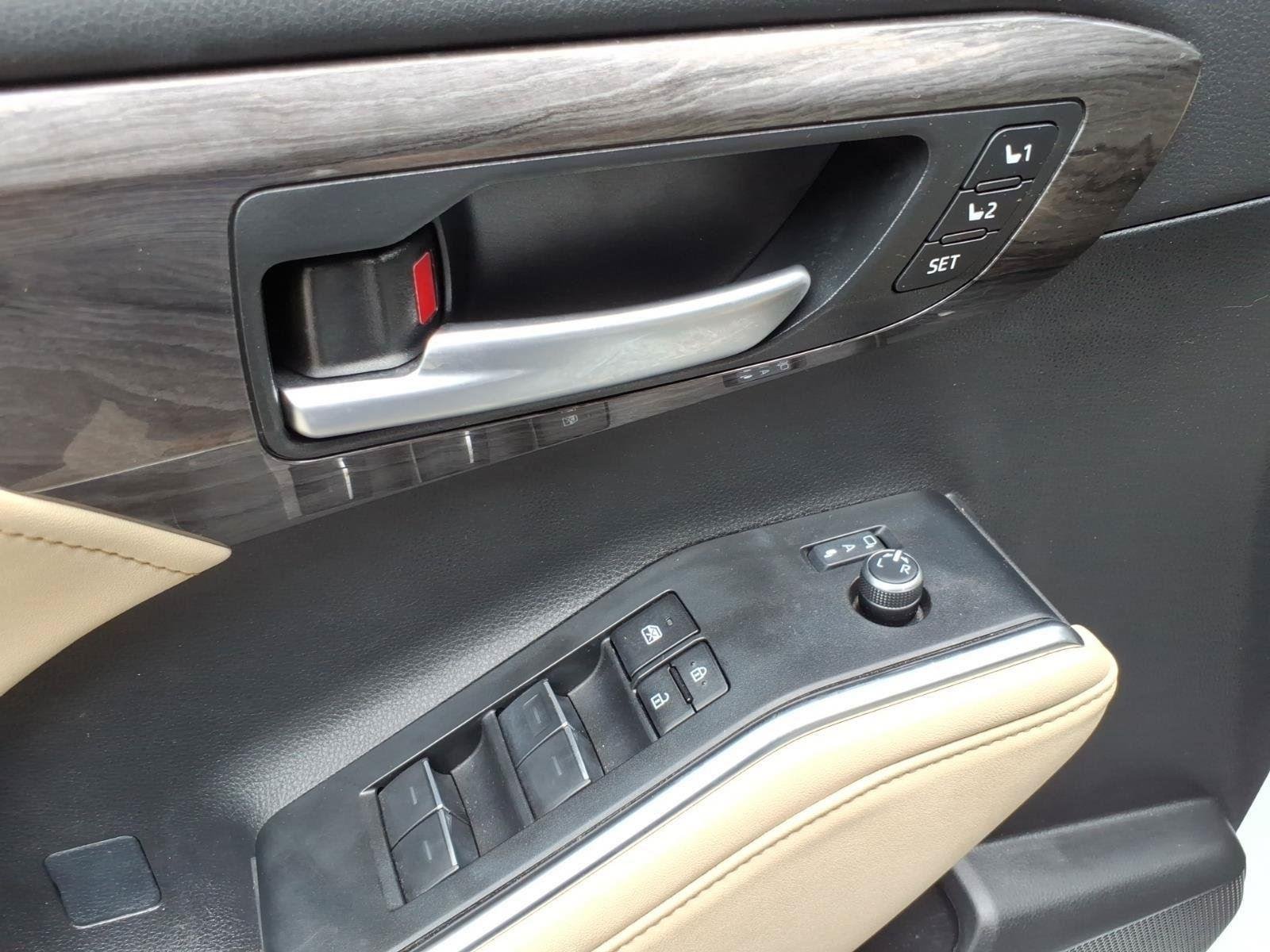 Used 2024 Wind Chill Pearl Toyota Limited image 16