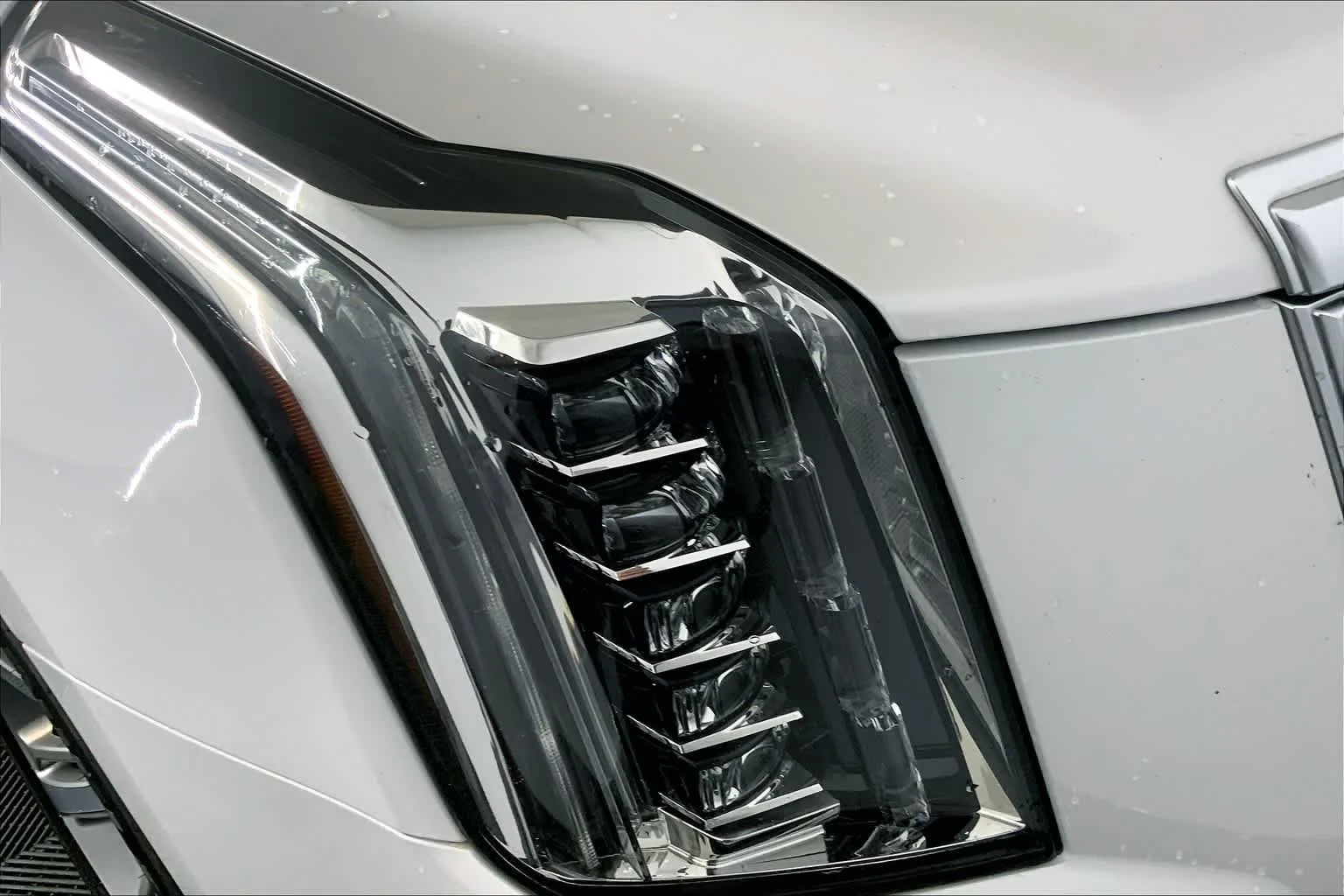Used 2016 Crystal White Tricoat Cadillac Premium Collection image 25