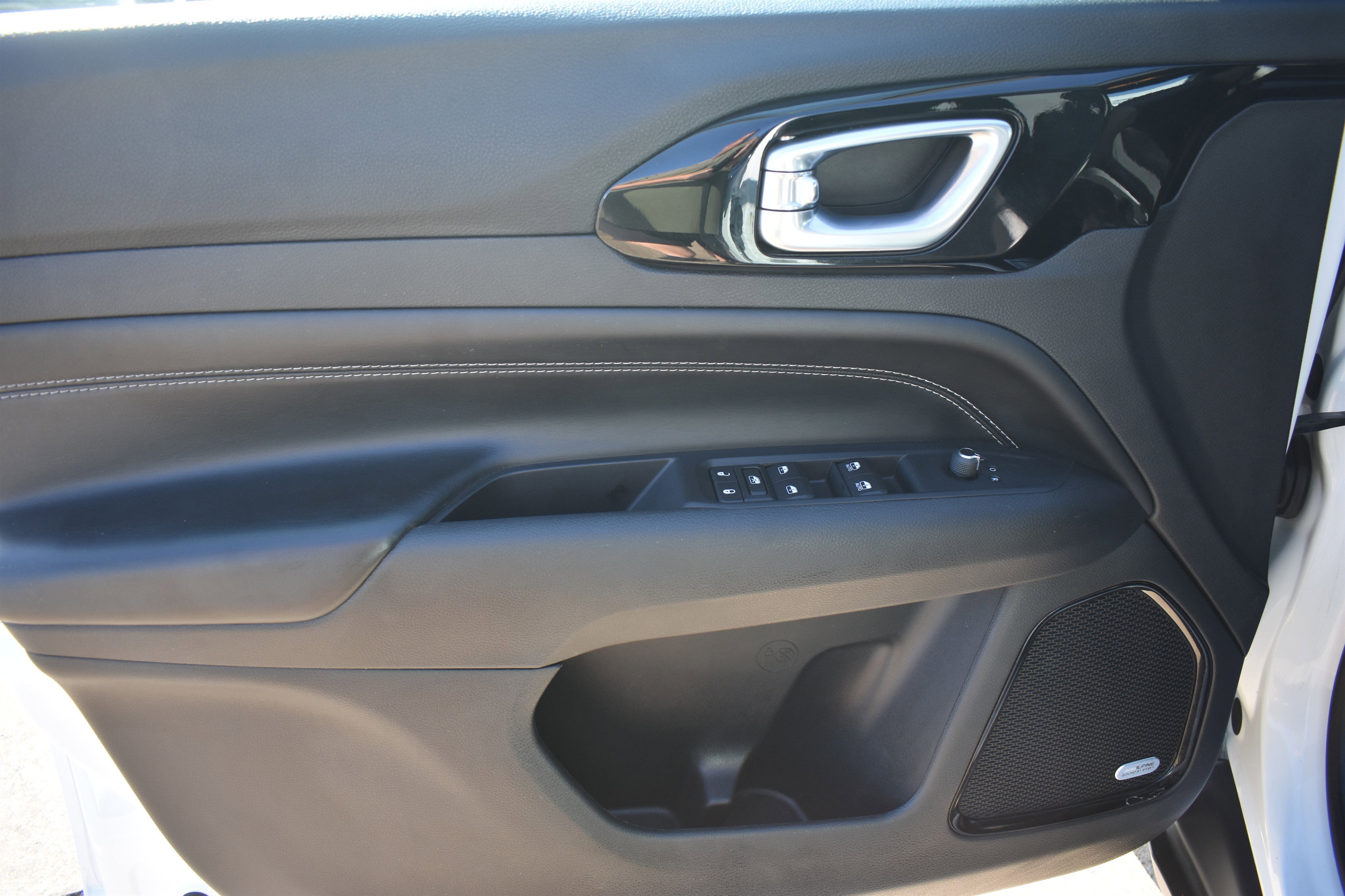 Used 2022 Bright White Clearcoat Jeep Altitude image 12