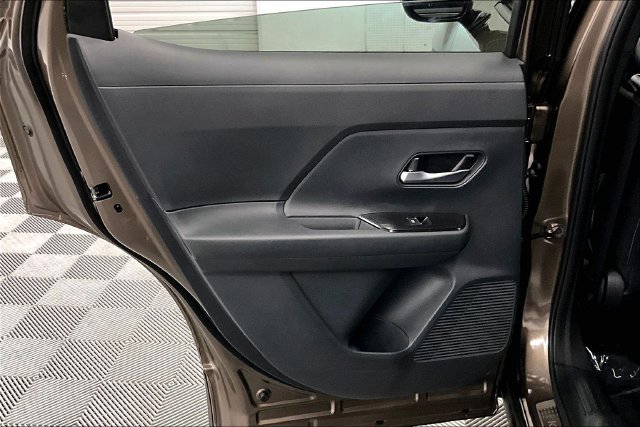 New 2026 Canyon Bronze Nissan SR image 32