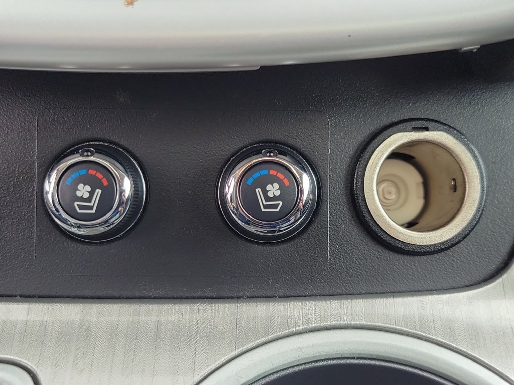 Used 2016 White Nissan S image 30