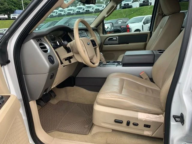 Used 2014 White Platinum Tri-Coat Metallic Ford XLT image 25