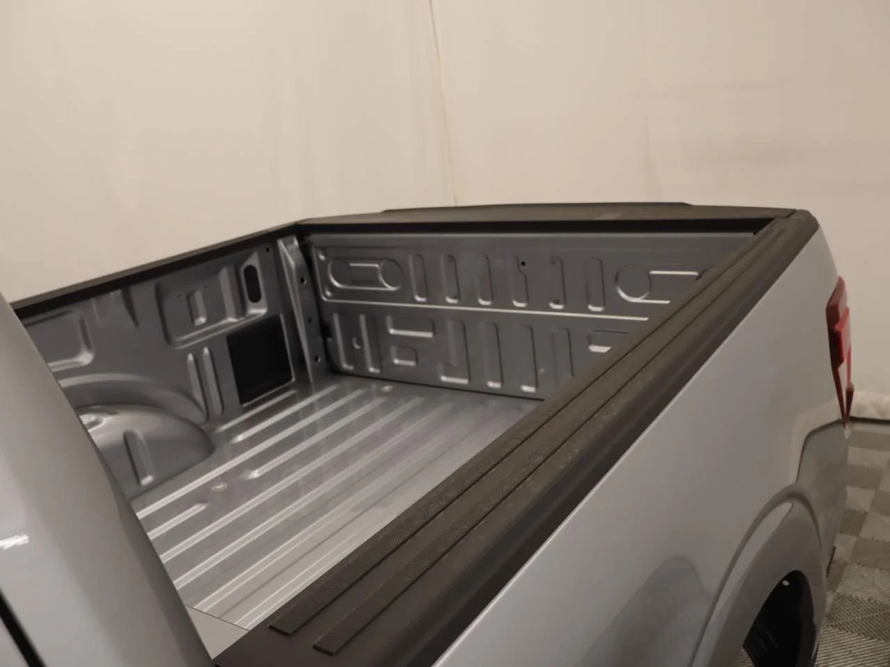 New 2026 Iconic Silver Metallic Ford XLT image 18
