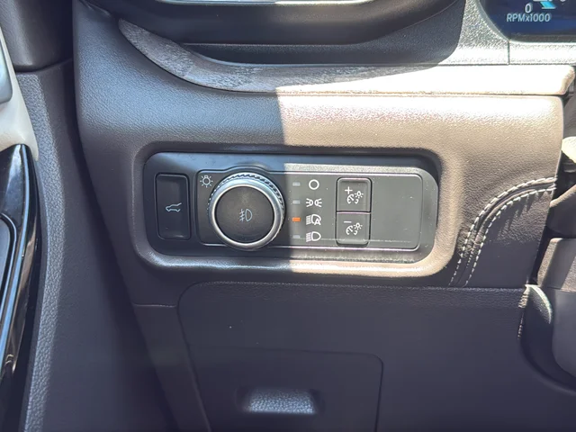 Used 2022 White Ford Platinum image 30