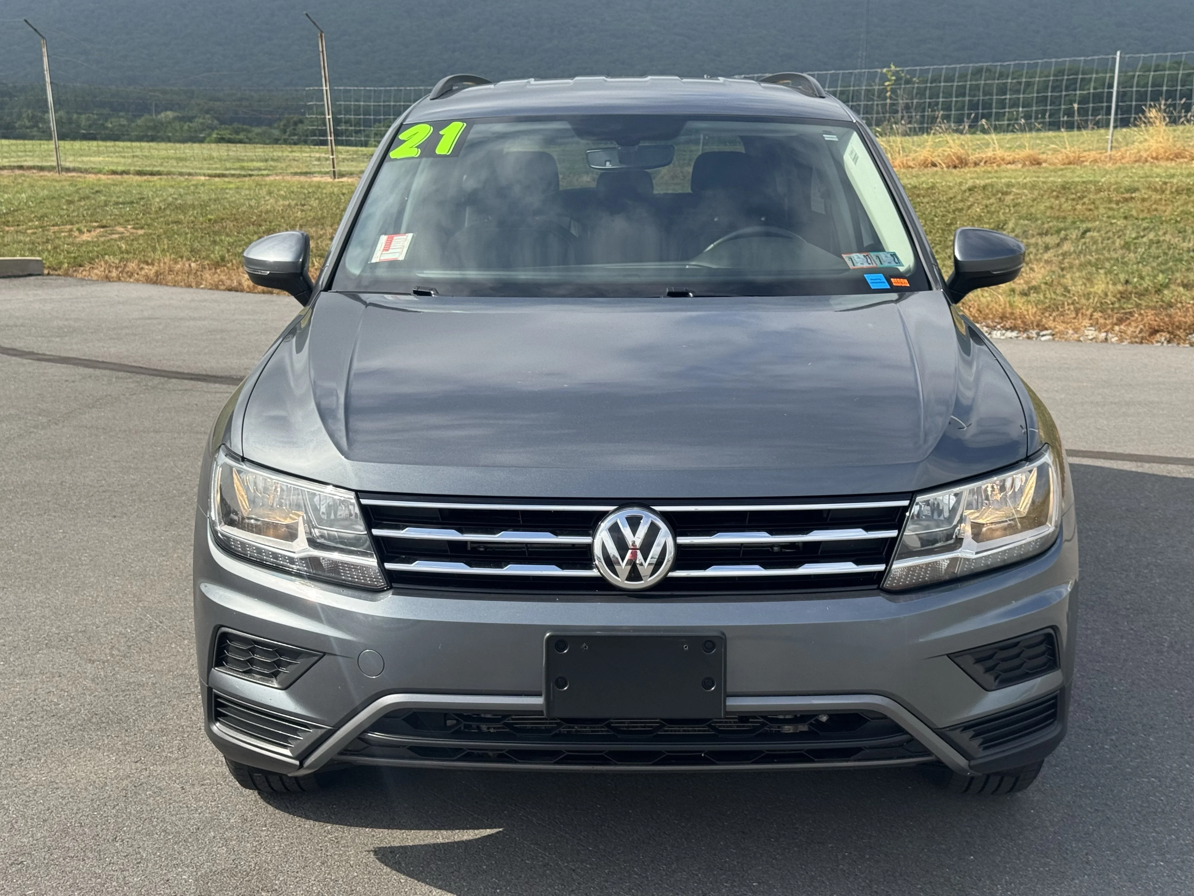 Used 2021 Platinum Gray Metallic Volkswagen SE image 9