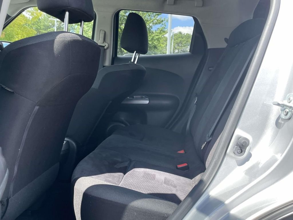 Used 2015 Silver Nissan SV image 10