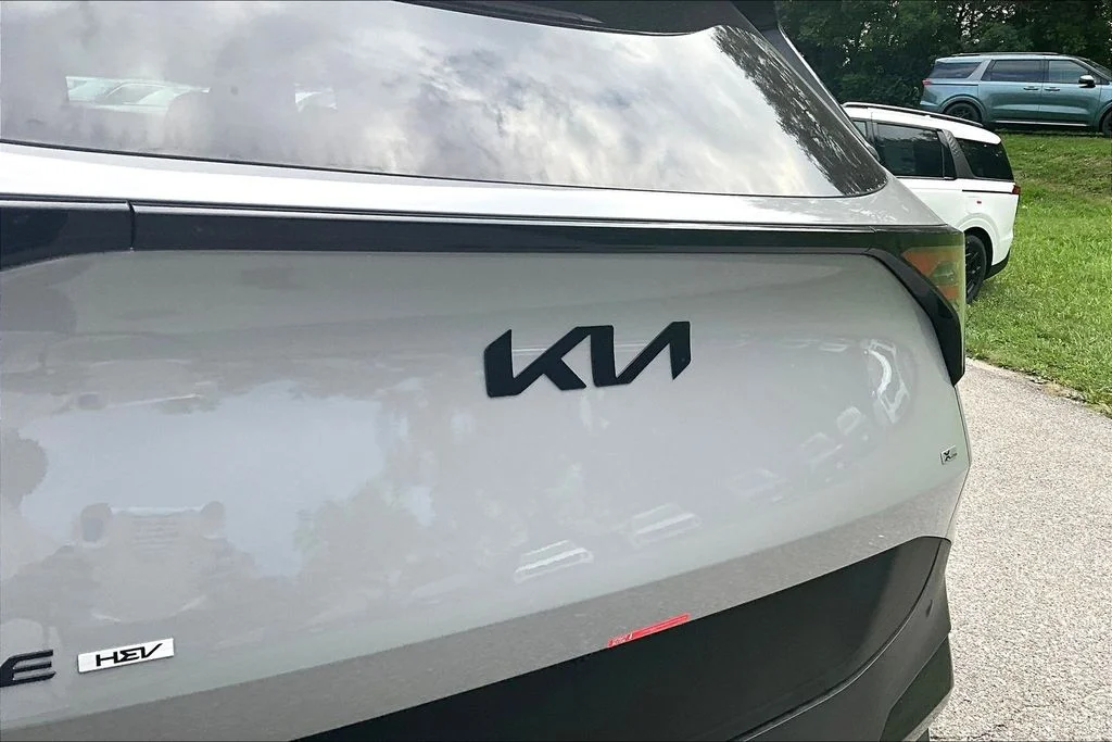New 2027 Wolf Gray Kia X-Line image 9