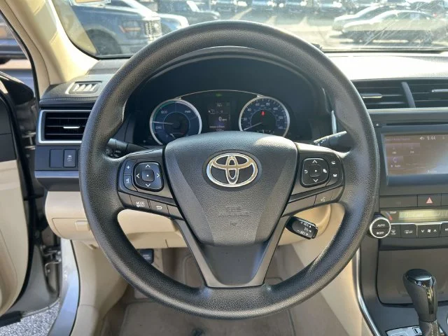 Used 2016  Toyota LE image 18