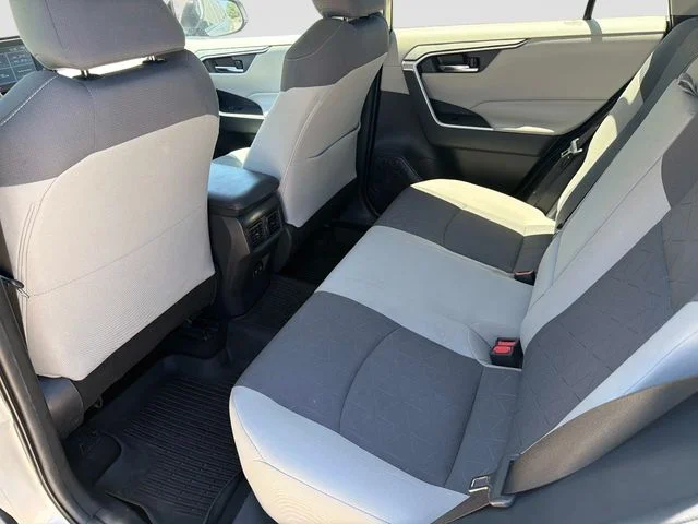 Used 2020 Silver Toyota XLE image 14