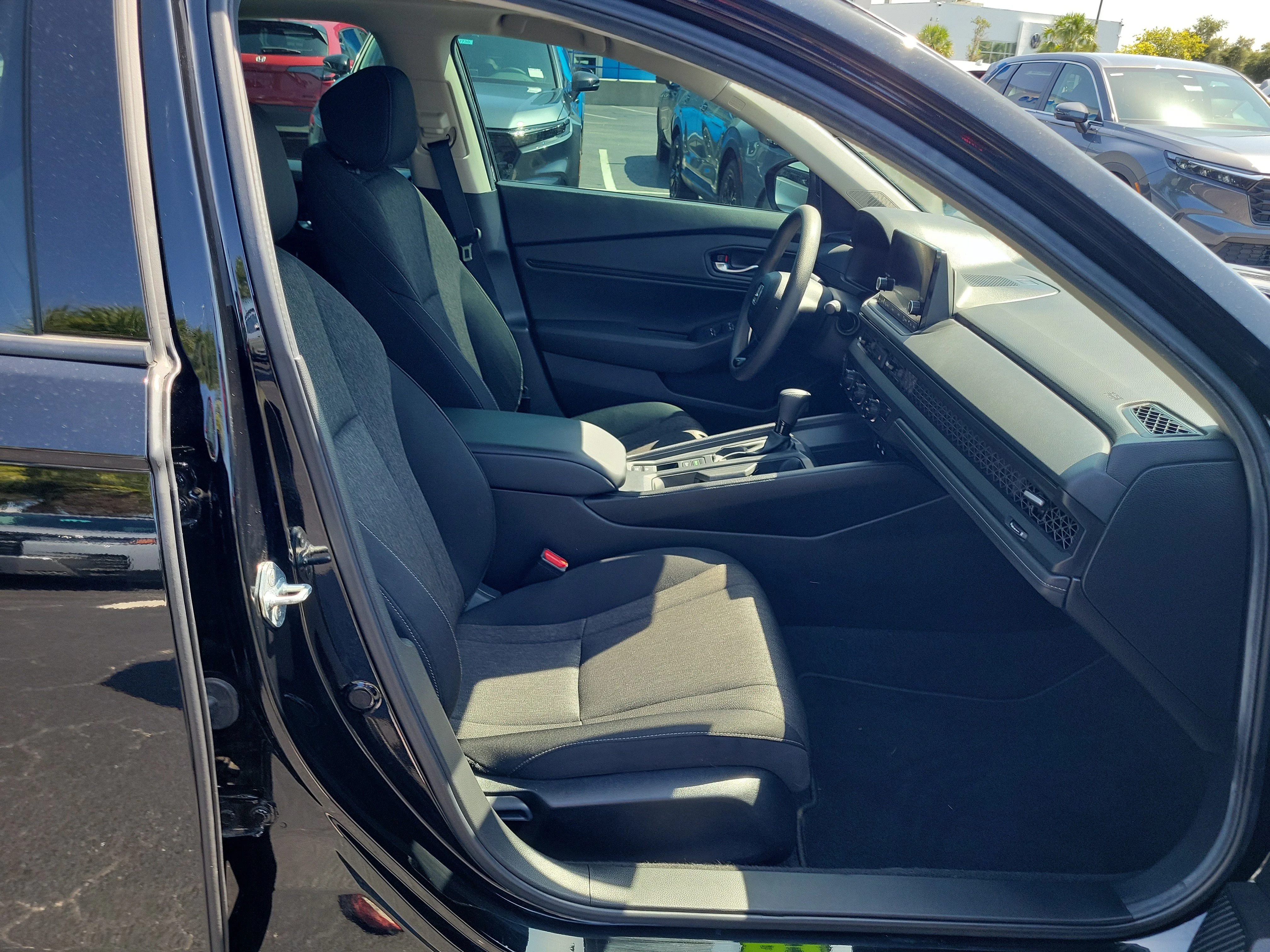 Used 2025 Black Honda SE image 8
