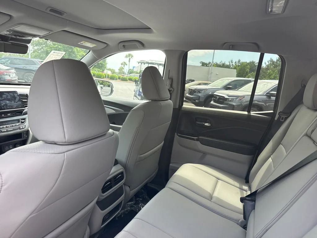 New 2026 Platinum White Pearl Honda RTL image 12