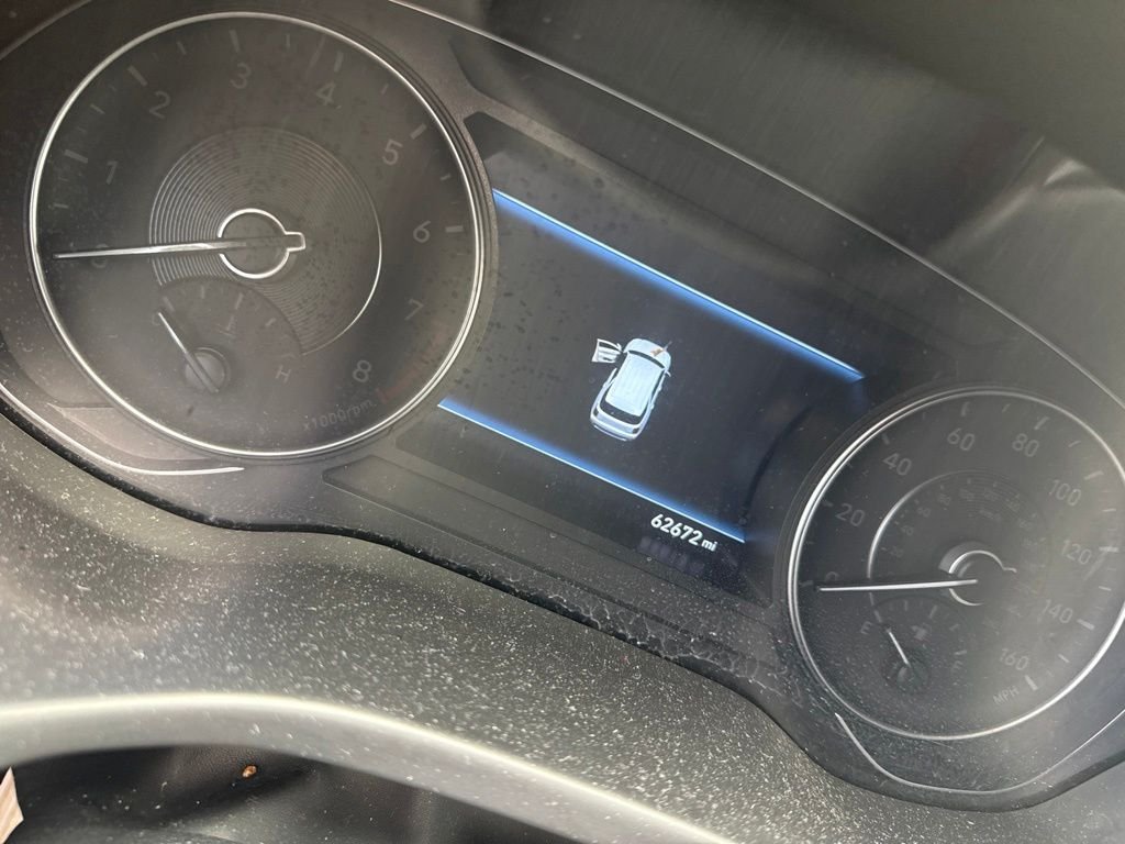 Used 2022 Silver Hyundai SEL image 4