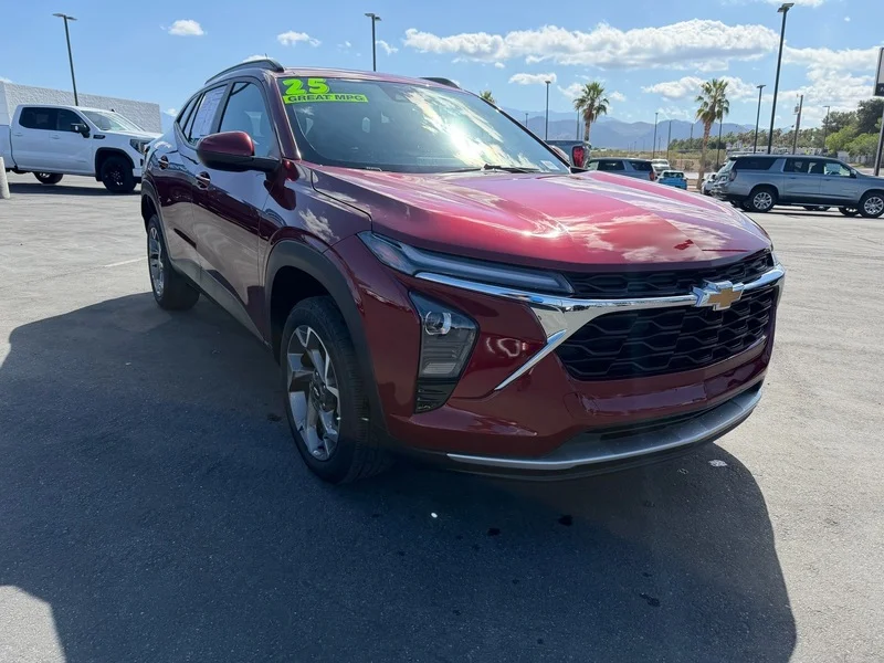 2025 Chevrolet Trax LT's photo