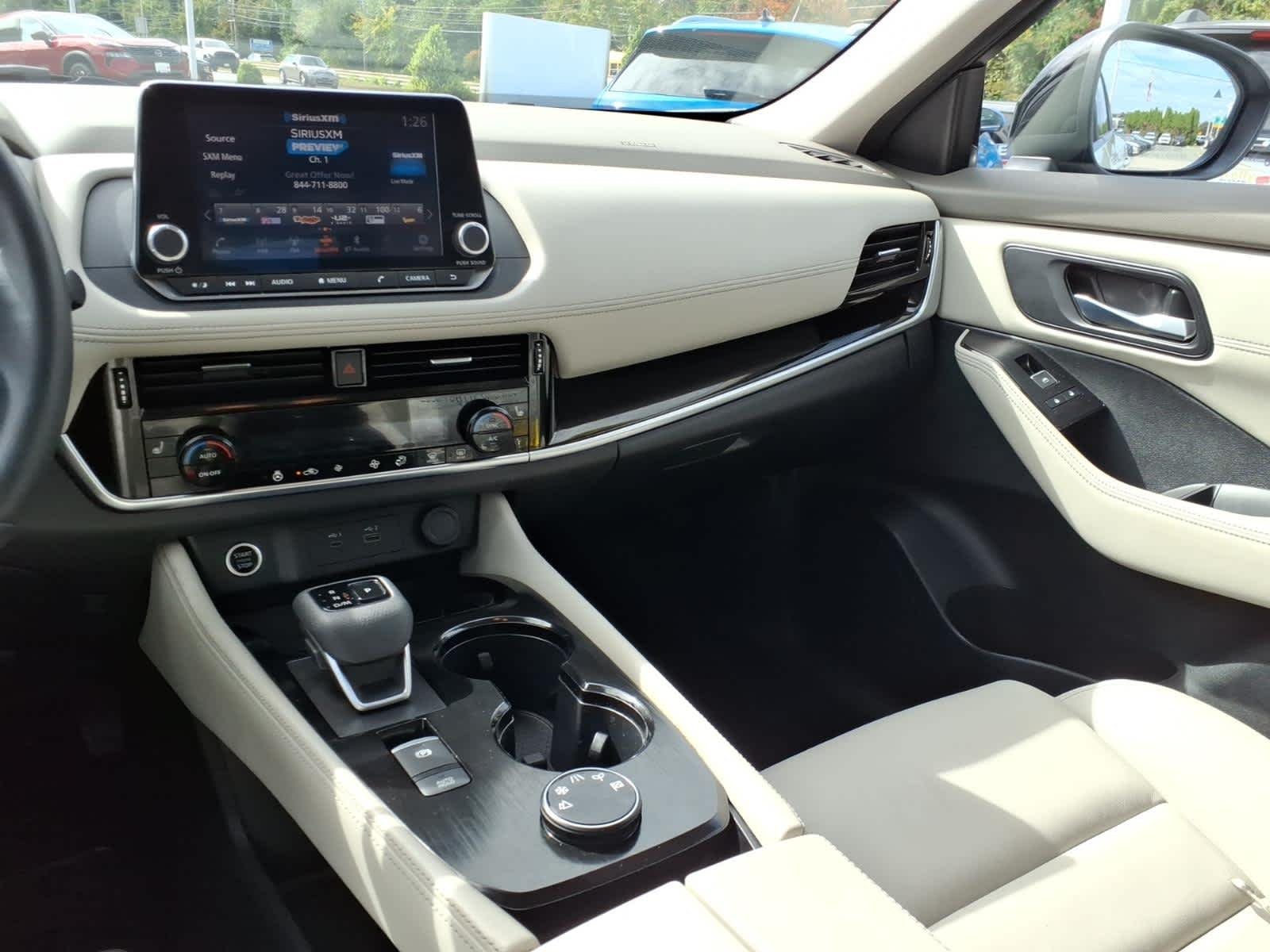 Certified Used 2023 Pearl White Tricoat/Super Black Nissan SL image 14