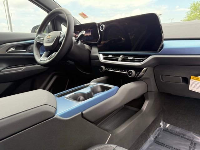 2025 Chevrolet Equinox EV LT - Photo 12