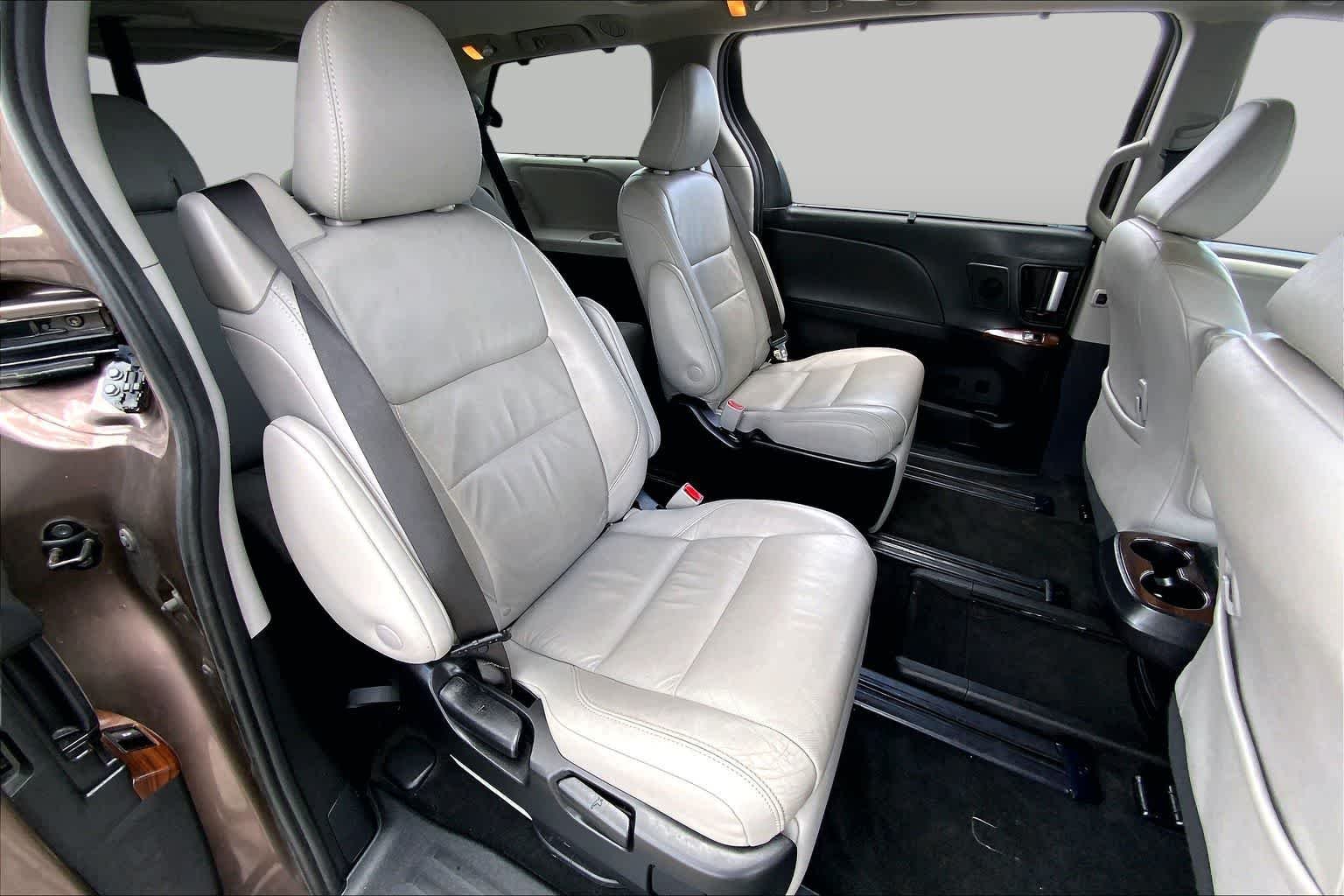 Used 2018 Toasted Walnut Pearl Toyota Limited image 19