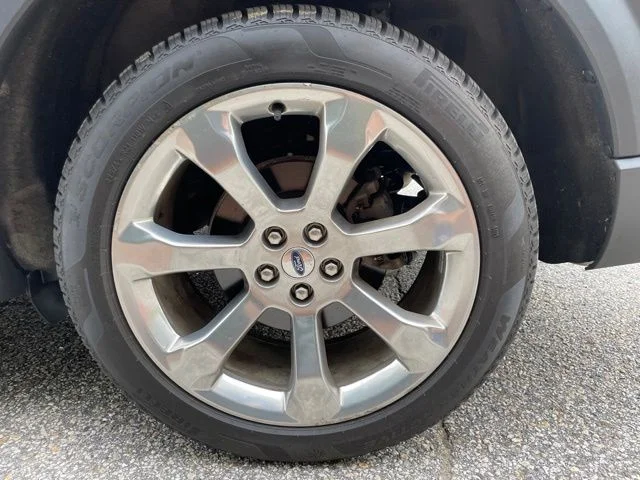 Used 2020 Black Metallic Ford Platinum image 10