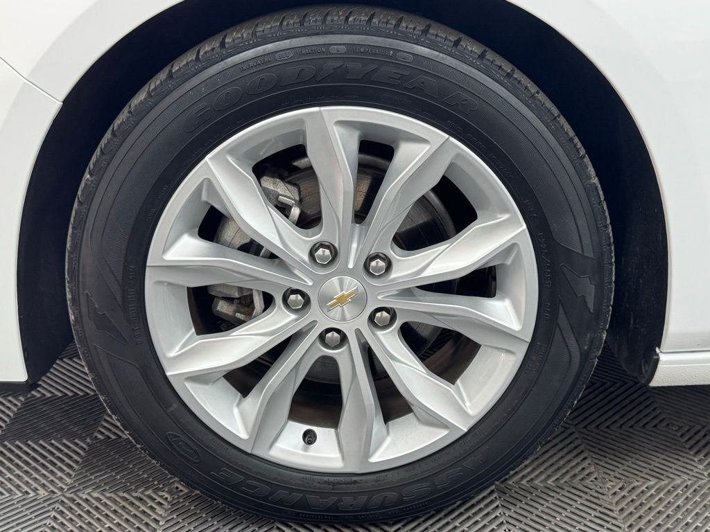 Used 2024 Summit White Chevrolet LT image 14