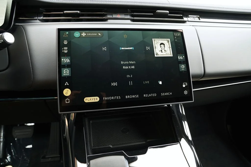 New 2026 Fuji White Land Rover SE image 19