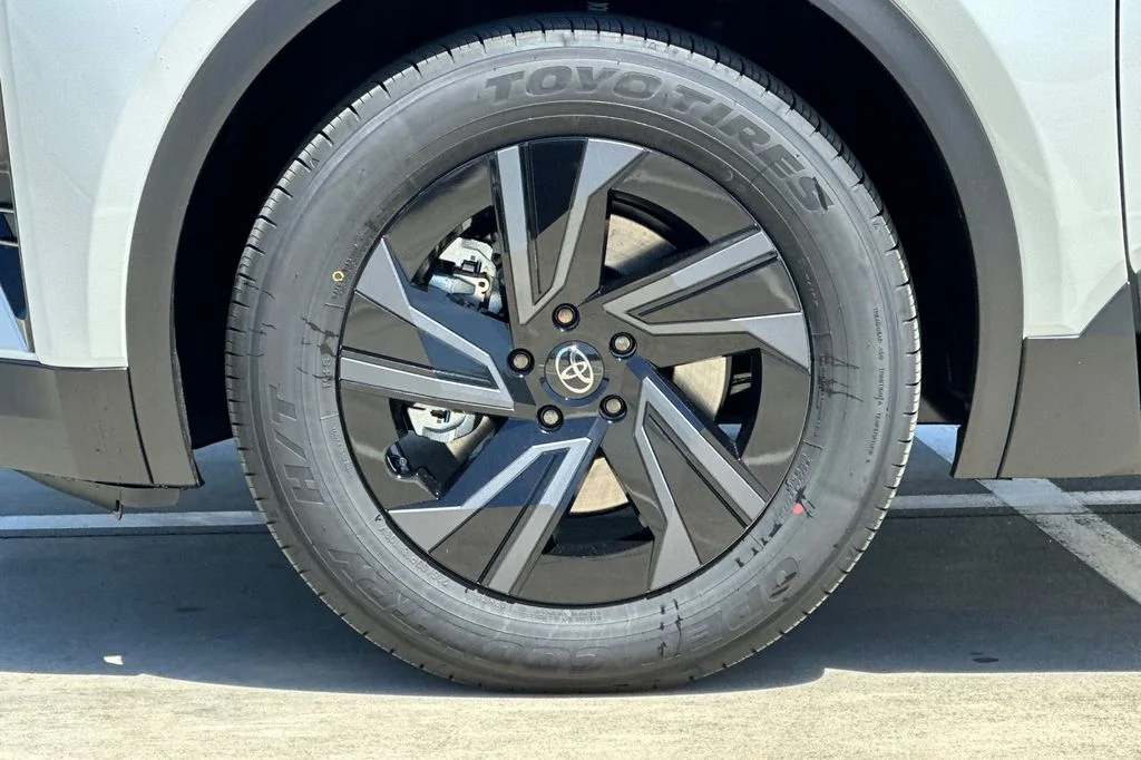 New 2026 Wind Chill Pearl <sup>1</sup> Toyota  SE image 24