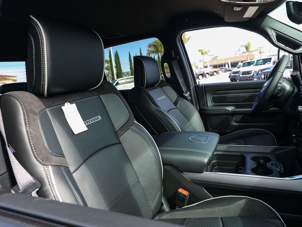 New 2026 Diamond Black Crystal Pearl-Coat Exterior Paint RAM Laramie image 19