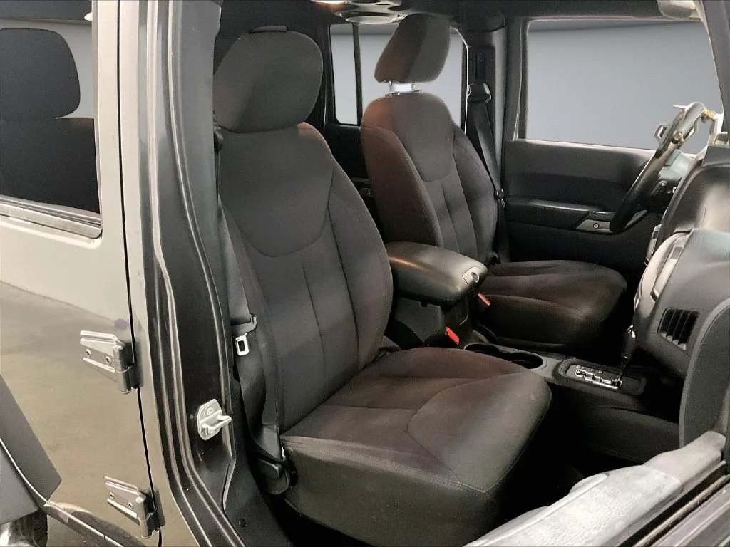 Used 2014 Gray Jeep Unlimited Sport image 27
