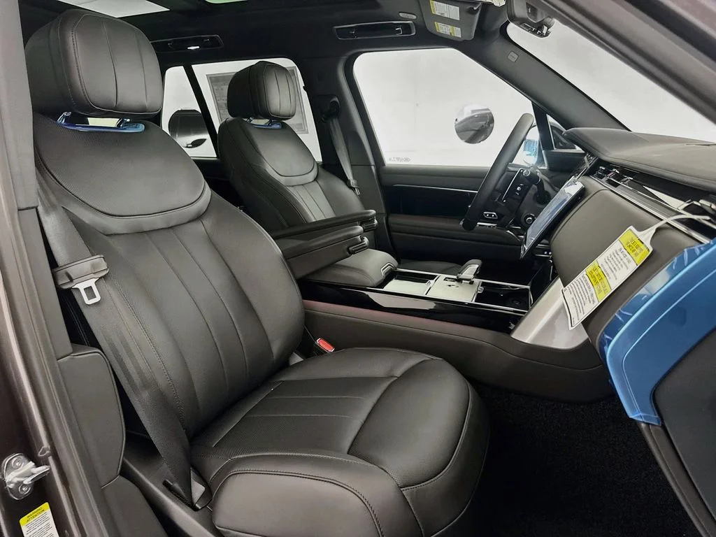 New 2026 Charente Grey Land Rover SE image 29