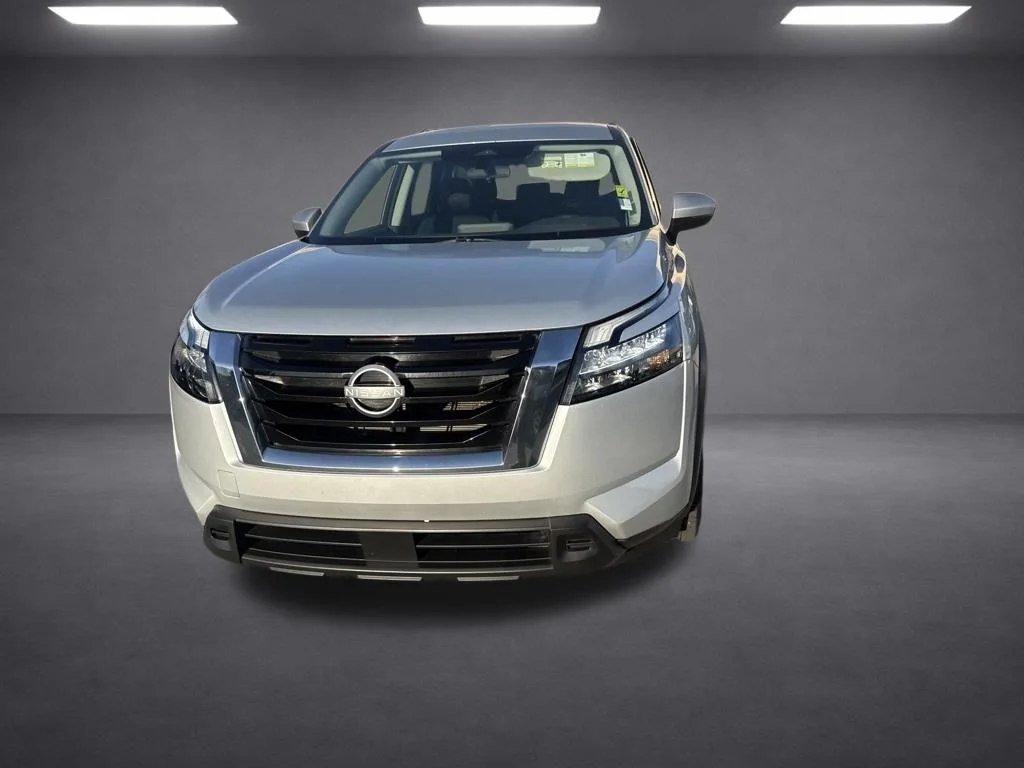 Used 2025 Silver Nissan SV image 5