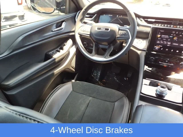 Used 2025 White Jeep Altitude image 25