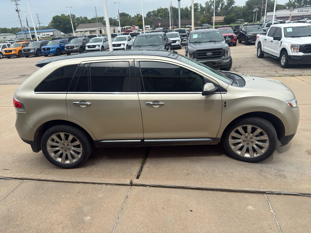 Used 2011 Gold Leaf Metallic Lincoln Base image 10