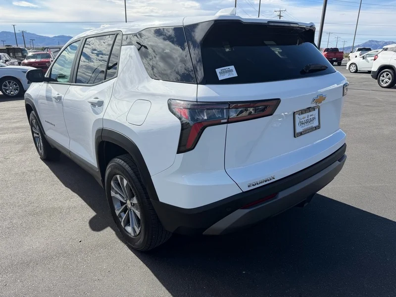 Used 2026 Summit White Chevrolet LT image 5