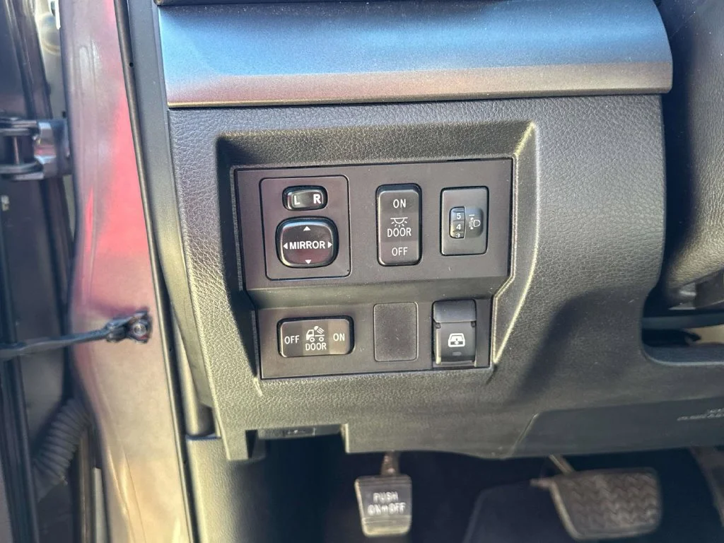 Used 2015 Gray Toyota SR5 image 38