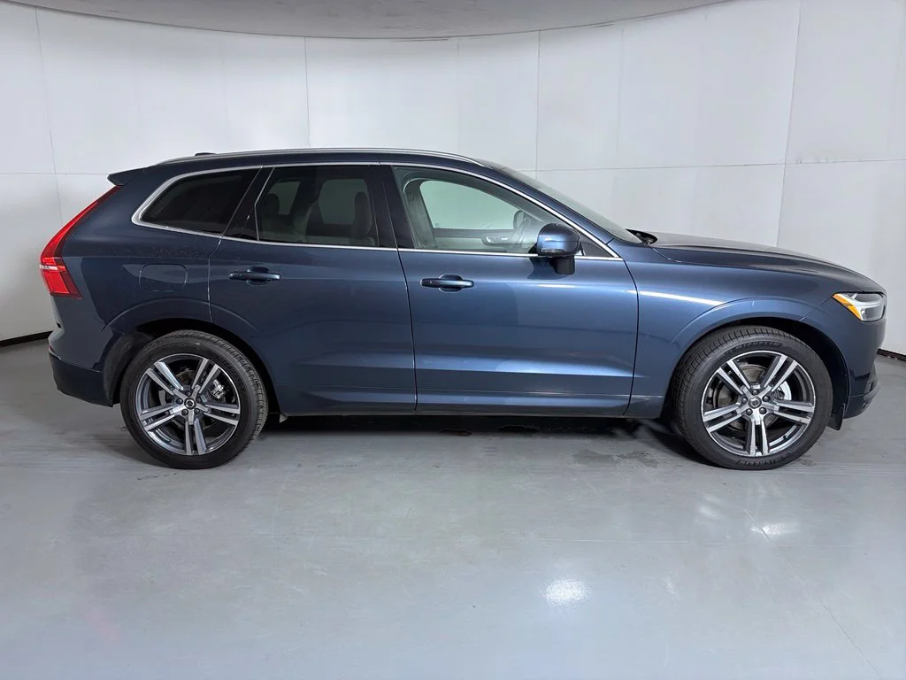 Used 2021 Blue Volvo T5 Momentum image 9