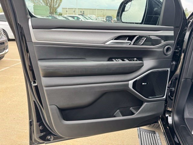 New 2026 High Gloss Black Exterior Paint Jeep Limited Reserve image 7