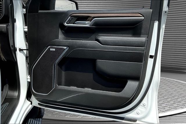 Used 2024 White Chevrolet RST image 29