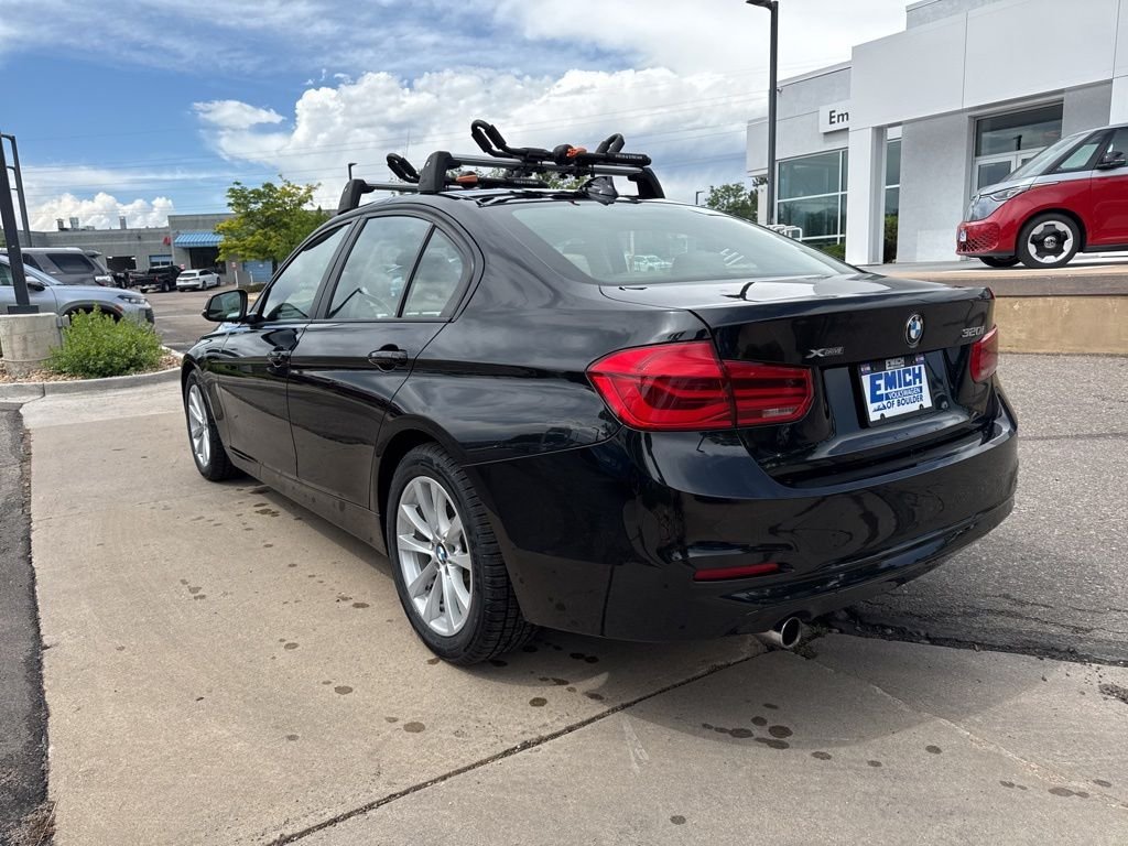 Used 2018 Black Sapphire Metallic BMW 320i xDrive image 3