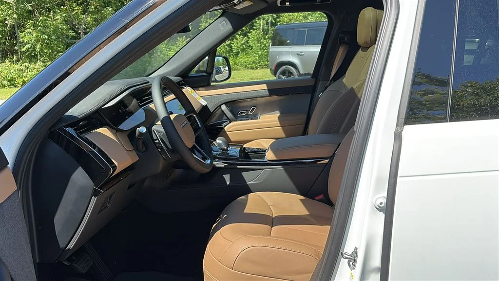 New 2026 Fuji White LAND ROVER SE image 10