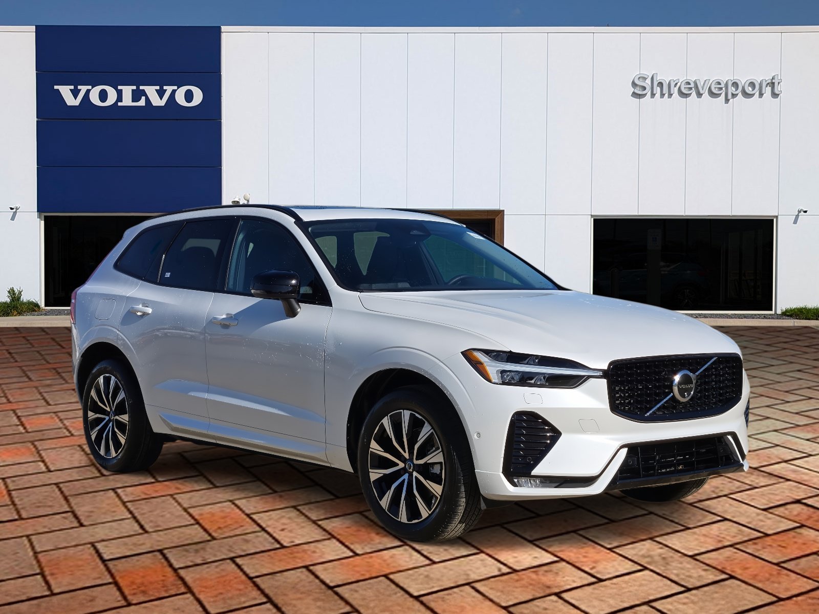 Used 2024 Crystal White Metallic Volvo Plus Dark Theme image 3