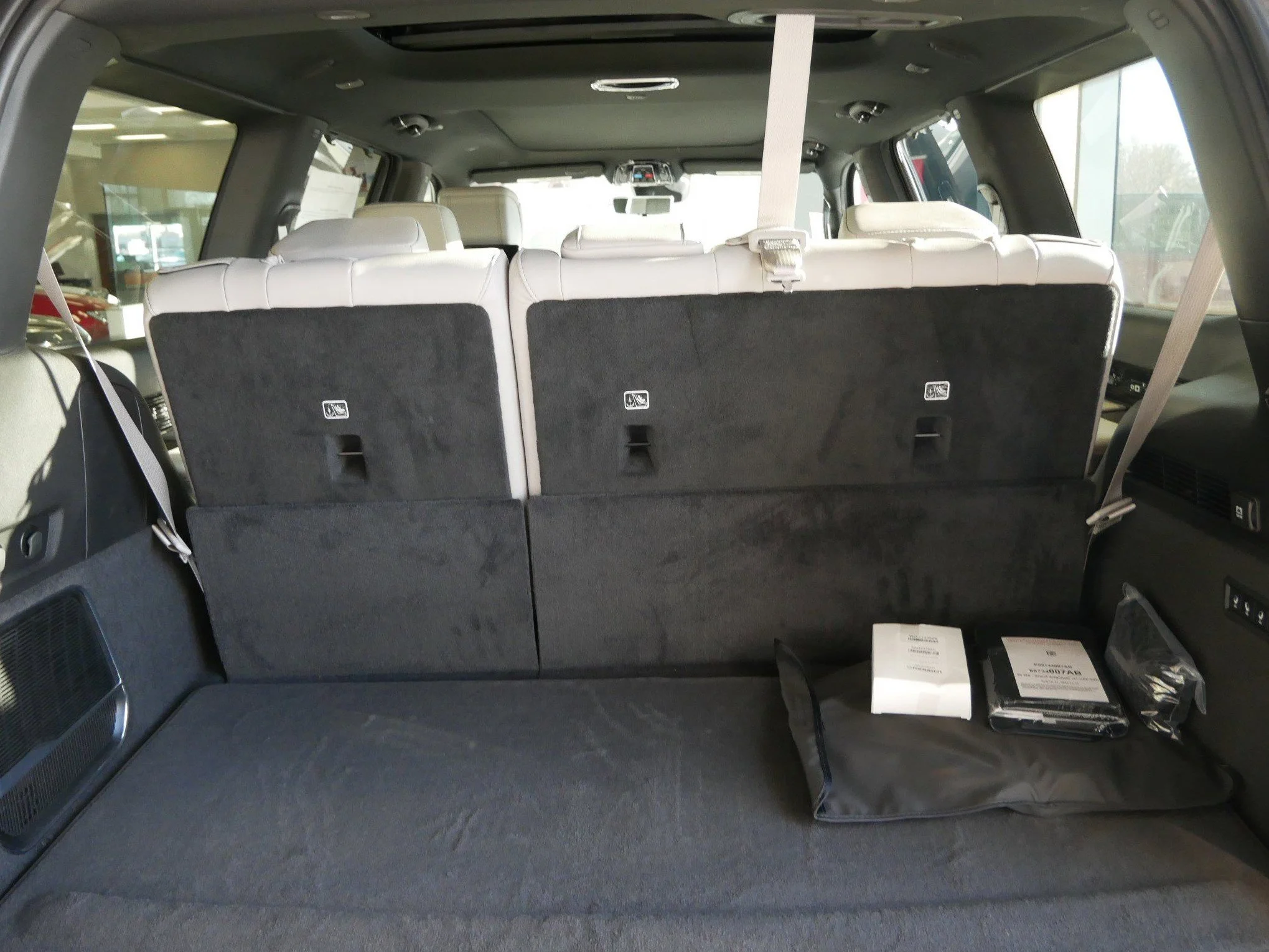 New 2026 Baltic-Gray Metallic Clear-Coat Exterior Paint Jeep Summit Obsidian image 10