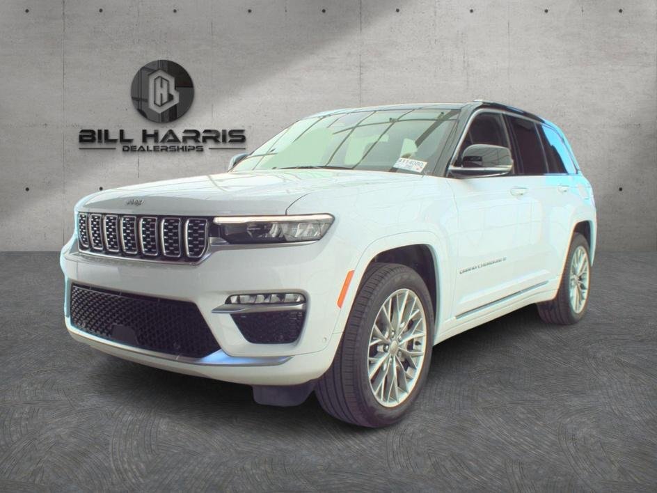 Used 2023 White Jeep Summit image 1