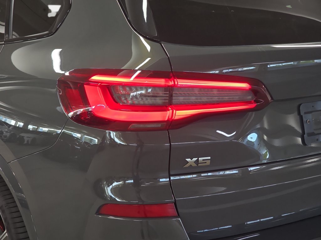 Used 2021 Dravit Gray Metallic BMW M50i image 32