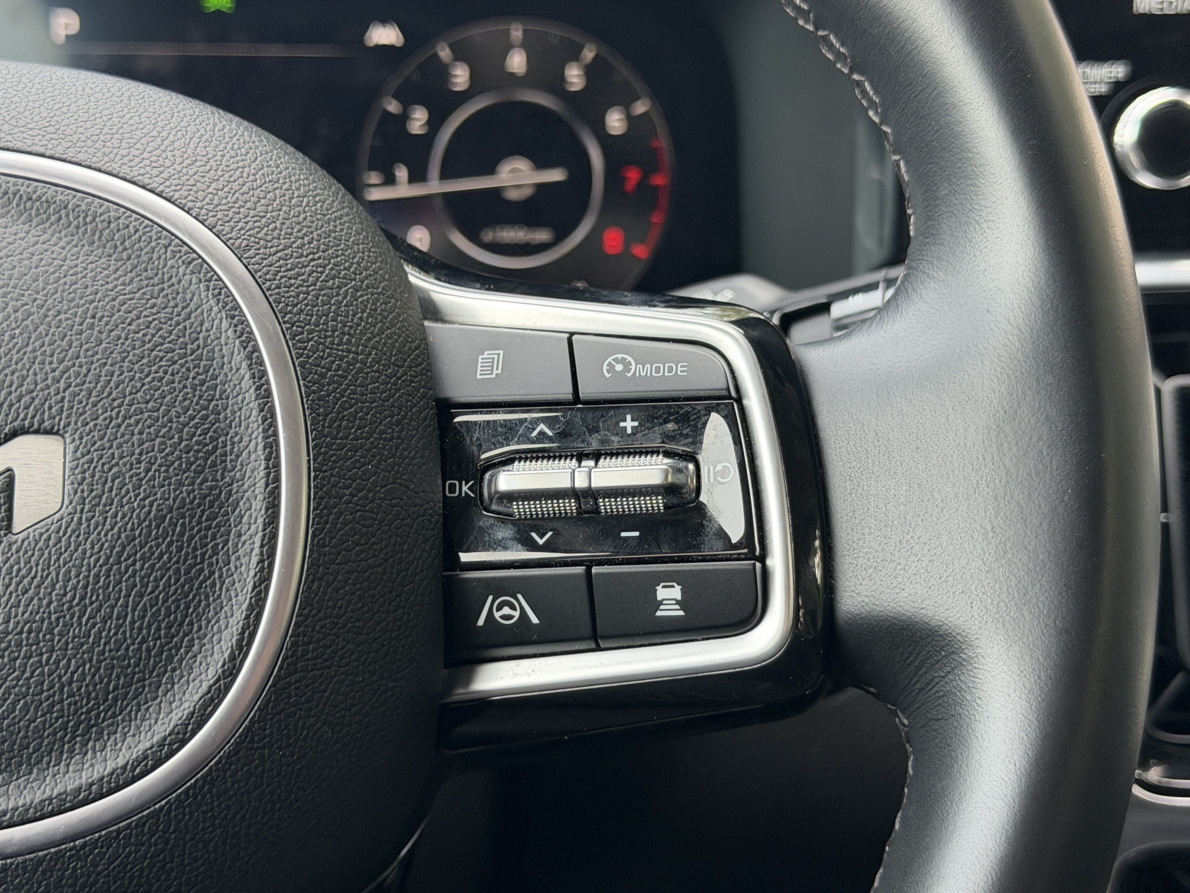 2023 Kia Sorento SX - Photo 29
