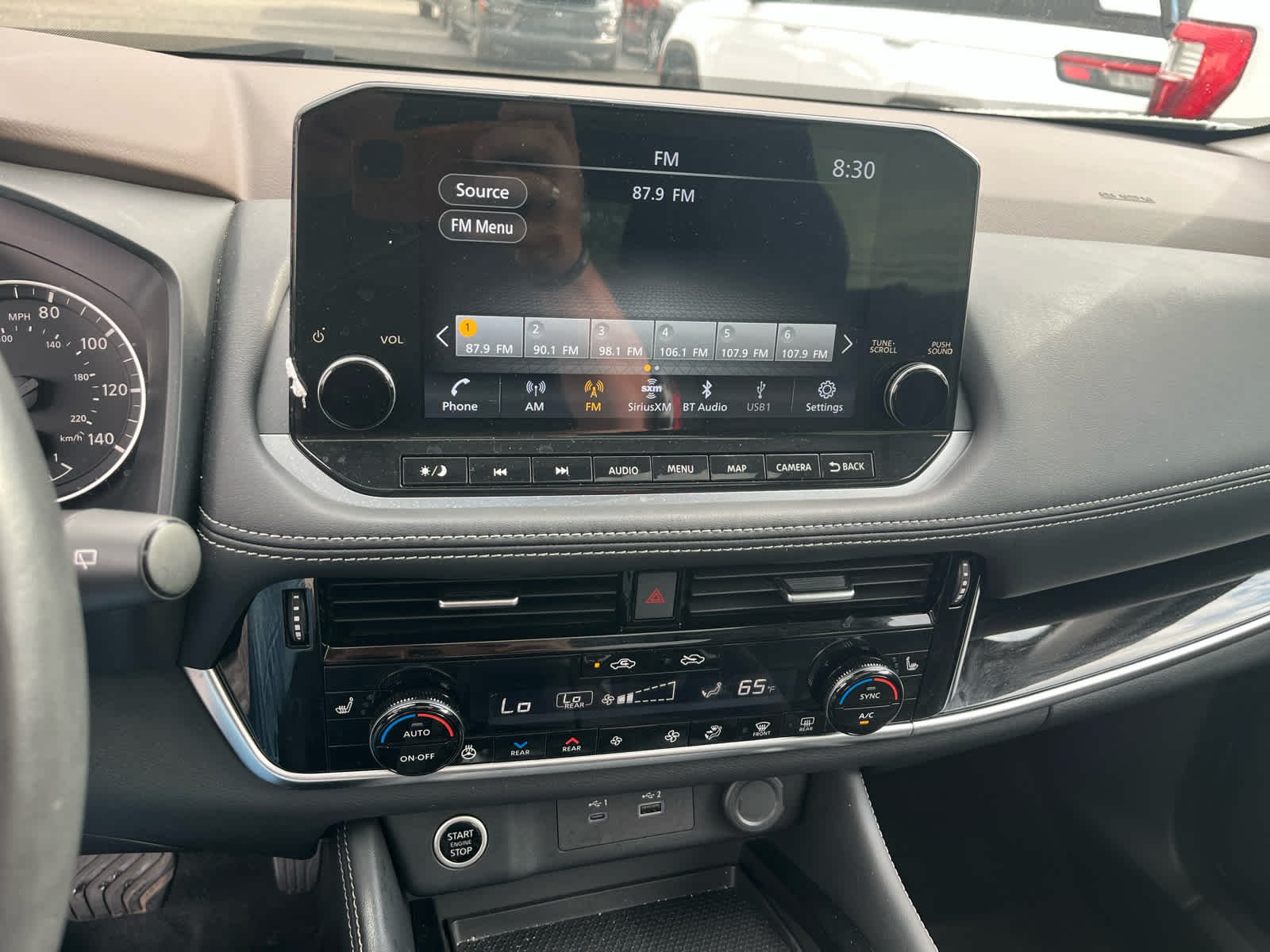 Used 2023 Pearl White Tricoat/Super Black Nissan SL image 6