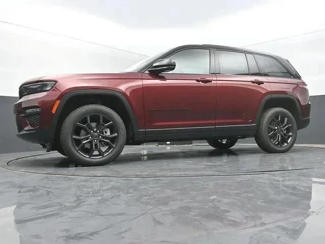 New 2025 Velvet Red Pearl-Coat Exterior Paint Jeep Limited image 39